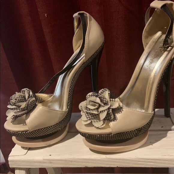 Beautiful stilettos - Picture 2 of 5